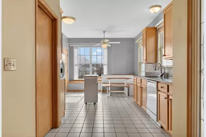 39 W Vandermeer Drive, Antioch, IL 60002 - Photo 9