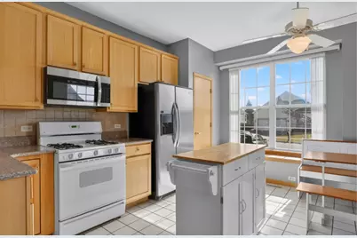 39 W Vandermeer Drive, Antioch, IL 60002 - Photo 13