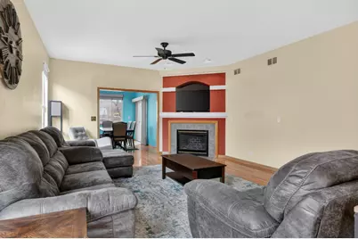 39 W Vandermeer Drive, Antioch, IL 60002 - Photo 3