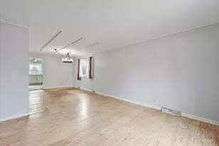 331 Orange St, Elgin, IL 60123 - Photo 3