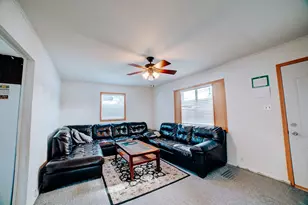 702 E Oak St, Watseka, IL 60970 - Photo 5