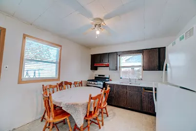 702 E Oak Street, Watseka, IL 60970 - Photo 7