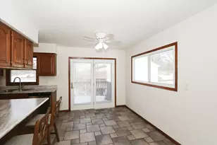 100 Barberry Dr, Crystal Lake, IL 60014 - Photo 13