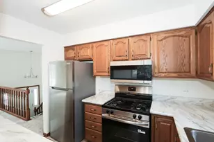 100 Barberry Dr, Crystal Lake, IL 60014 - Photo 9