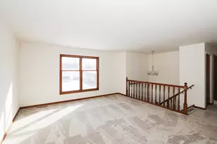 100 Barberry Dr, Crystal Lake, IL 60014 - Photo 5