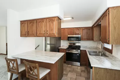 100 Barberry Drive, Crystal Lake, IL 60014 - Photo 7