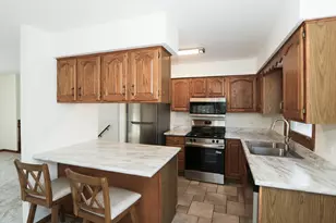 100 Barberry Dr, Crystal Lake, IL 60014 - Photo 7