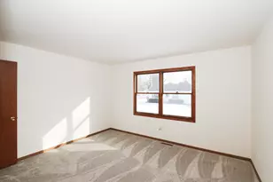 100 Barberry Dr, Crystal Lake, IL 60014 - Photo 15