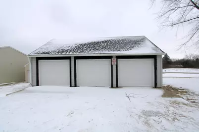 1010 Kimball Avenue #Garage, Woodstock, IL 60098 - Photo 1