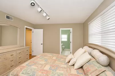 917 W Army Trail Boulevard, Addison, IL 60101 - Photo 13