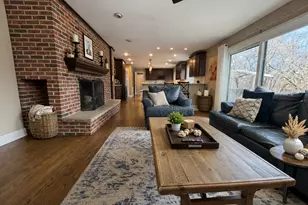 36 Seneca Ave E, Hawthorn Woods, IL 60047 - Photo 3