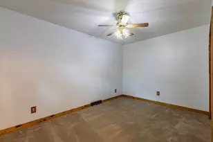 2445 Ridgefield Rd, Princeton, IL 61356 - Photo 19