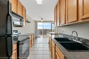 5950 Oakwood Dr, Lisle, IL 60532 - Photo 9