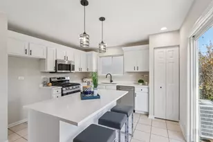 2060 Lyndhurst Ln, Aurora, IL 60503 - Photo 11