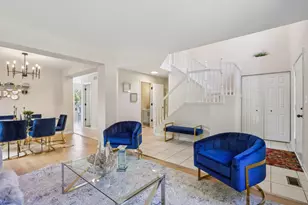 2060 Lyndhurst Ln, Aurora, IL 60503 - Photo 3