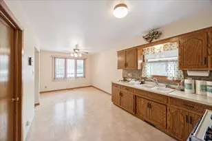 8307 S 77th Ct, Bridgeview, IL 60455 - Photo 5