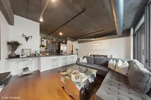 240 E Illinois St, Chicago, IL 60611 - Photo 3