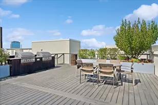 758 N Larrabee St, Chicago, IL 60654 - Photo 23