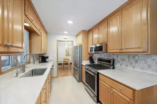 878 S Parkside Ave, Elmhurst, IL 60126 - Photo 11