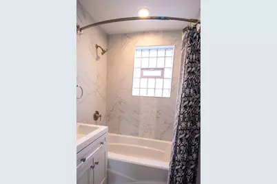 10005 S Calhoun Avenue, Chicago, IL 60617 - Photo 9