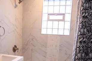 10005 S Calhoun Ave, Chicago, IL 60617 - Photo 9