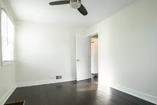 10005 S Calhoun Ave, Chicago, IL 60617 - Photo 7