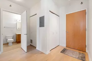 330 W Grand Ave, Chicago, IL 60654 - Photo 17