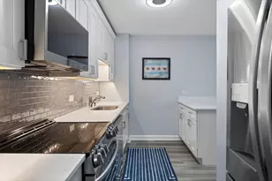 4250 N Marine Dr, Chicago, IL 60613 - Photo 9