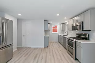 613 S 1st St, Dekalb, IL 60115 - Photo 11