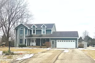 10151 E Hickory Ridge Dr, Rochelle, IL 61068 - Photo 1