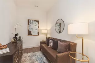 555 Lakeview Pkwy, Vernon Hills, IL 60061 - Photo 11