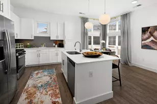 555 Lakeview Pkwy, Vernon Hills, IL 60061 - Photo 5