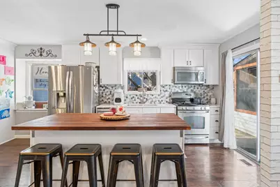 2307 Woodview Lane, Naperville, IL 60565 - Photo 7