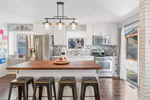 2307 Woodview Ln, Naperville, IL 60565 - Photo 7