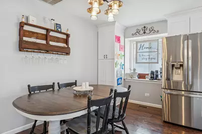 2307 Woodview Lane, Naperville, IL 60565 - Photo 9