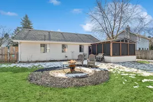 2307 Woodview Ln, Naperville, IL 60565 - Photo 19