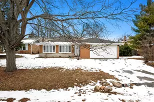 7218 W 110th Pl, Worth, IL 60482 - Photo 1