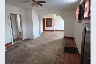 207 E Dayton Street, Harrisburg, IL 62946 - Photo 5