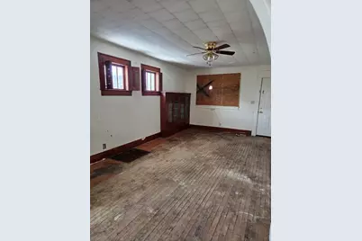 207 E Dayton Street, Harrisburg, IL 62946 - Photo 3