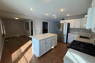 719 Surrey Dr, Streamwood, IL 60107 - Photo 5