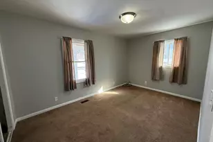 719 Surrey Dr, Streamwood, IL 60107 - Photo 9