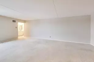 6340 Americana Dr, Willowbrook, IL 60527 - Photo 13