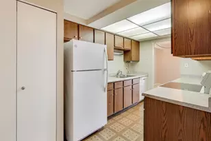 6340 Americana Dr, Willowbrook, IL 60527 - Photo 11