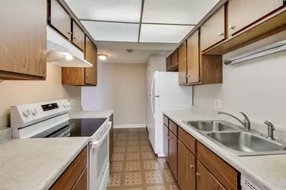 6340 Americana Drive #701, Willowbrook, IL 60527 - Photo 9