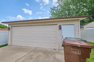 18207 Ravisloe Terrace, Country Club Hills, IL 60478 - Photo 23