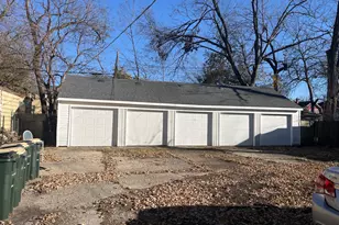 305 N View St, Aurora, IL 60506 - Photo 9