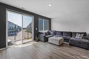 2333 Alumni Dr, Schaumburg, IL 60173 - Photo 9