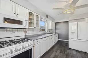 1215 W Sigwalt St, Arlington Heights, IL 60005 - Photo 7