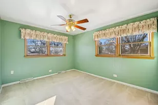 1215 W Sigwalt St, Arlington Heights, IL 60005 - Photo 9