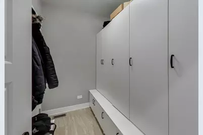 8511 Mango Avenue, Morton Grove, IL 60053 - Photo 13